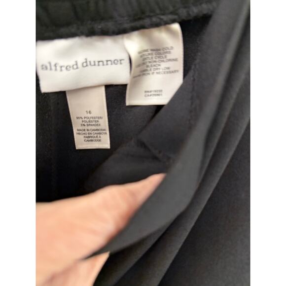 Alfred Dunner size 16 black pull on wide leg dress pants with pockets - Picture 3 of 3
